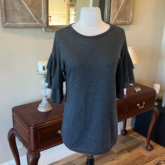 Oversized Luxe Gray Top Ruffle Tiered Bell Sleeve Knit Womens Small Roomy - Picture 6 of 9
